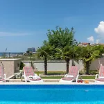 Holiday Home Split